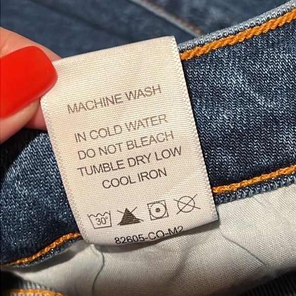 Judy Blue Mid-Rise Straight Leg Distressed Dad Jean, size 28 - Picture 16 of 16